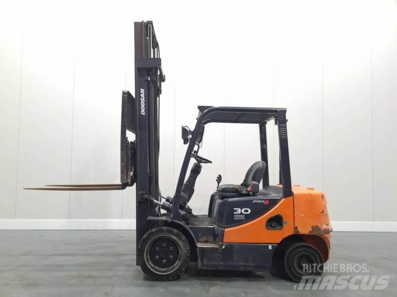 Doosan D30S-5 Diesel Forklifts