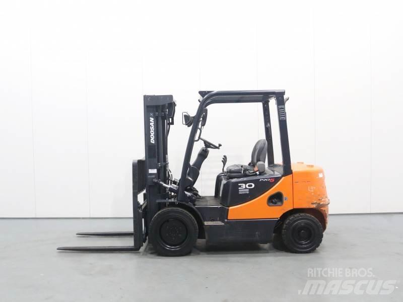 Doosan D30S-5 Diesel Forklifts