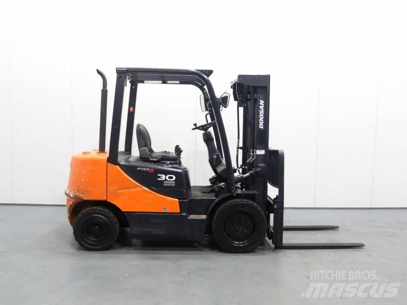 Doosan D30S-5 Diesel Forklifts