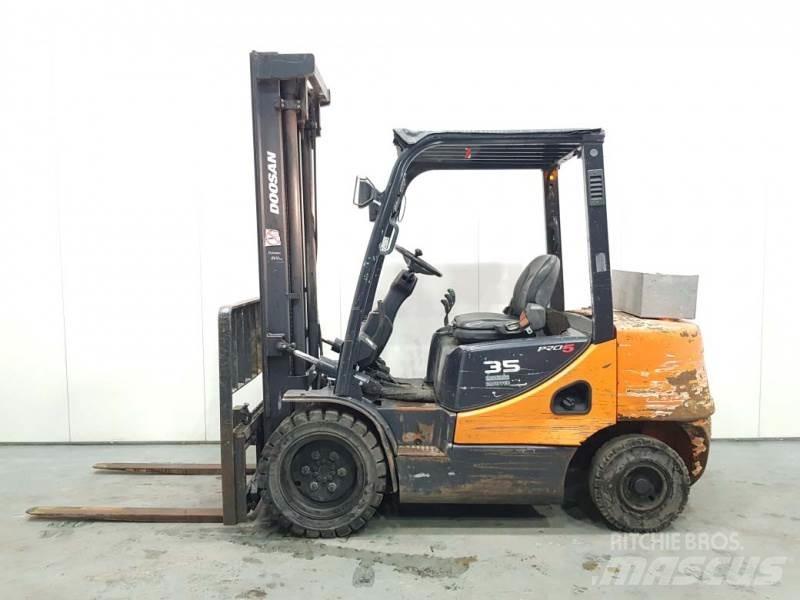 Doosan D35C-5 Diesel Forklifts