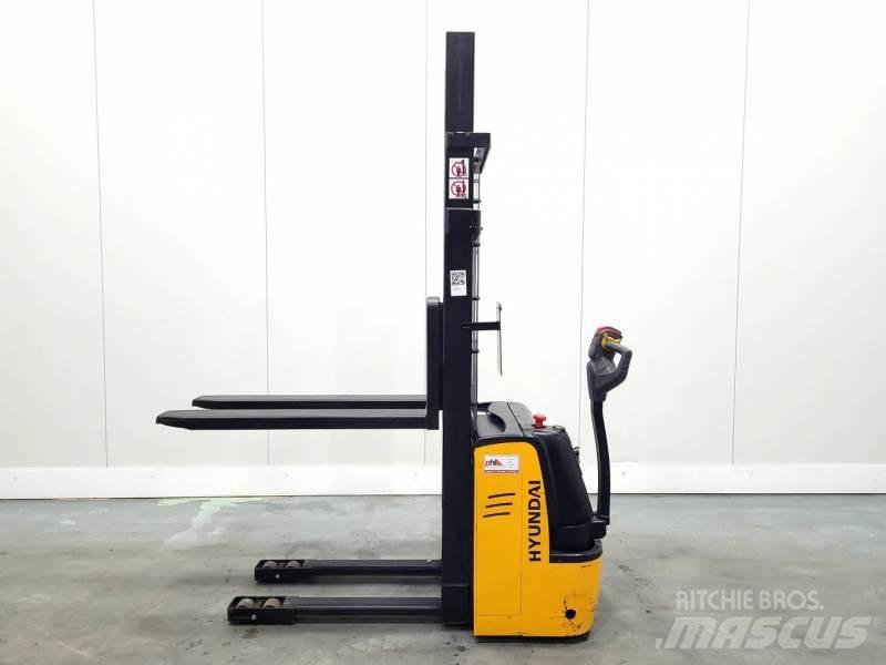 Hyundai 10ES Manual Pallet Stacker