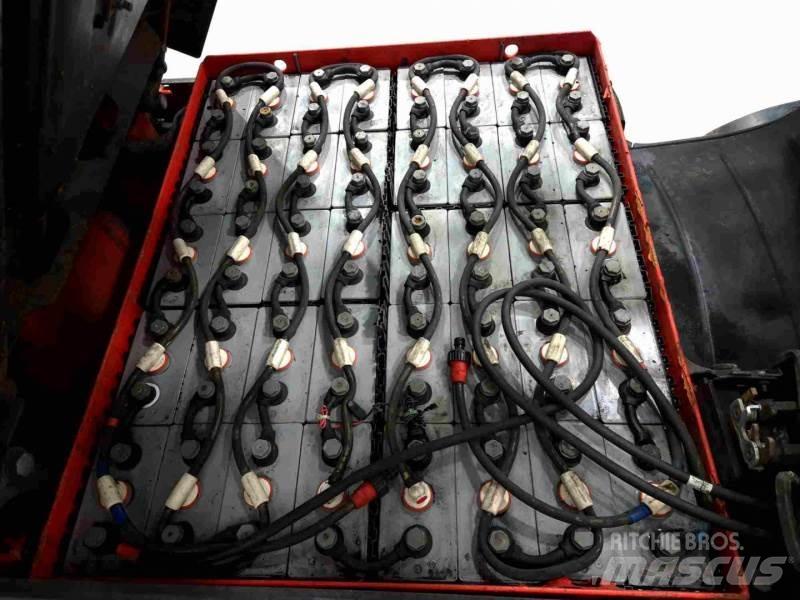 Linde E30L-01 Electric Forklifts