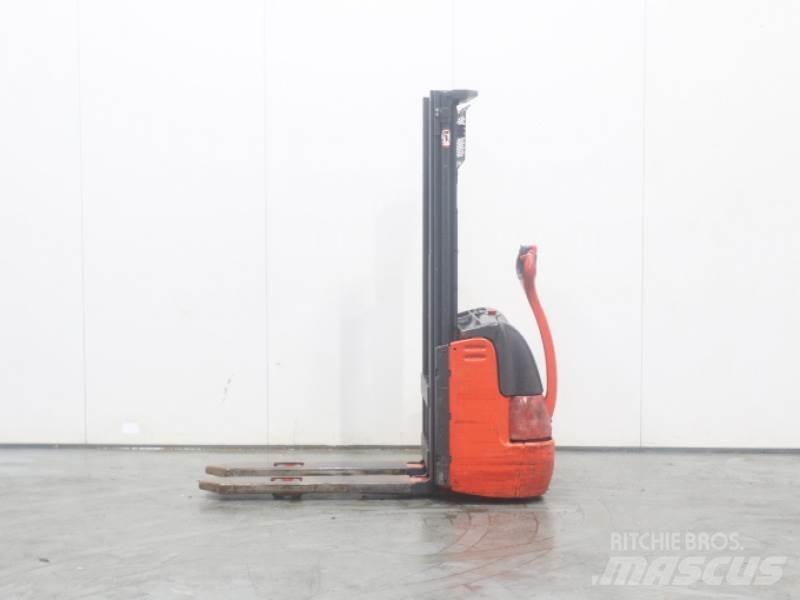 Linde L10 379 Manual Pallet Stacker