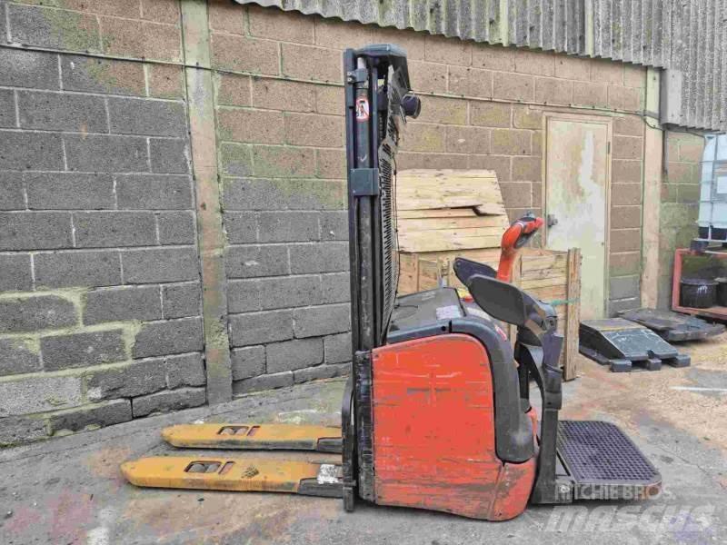 Linde L14 AP Manual Pallet Stacker