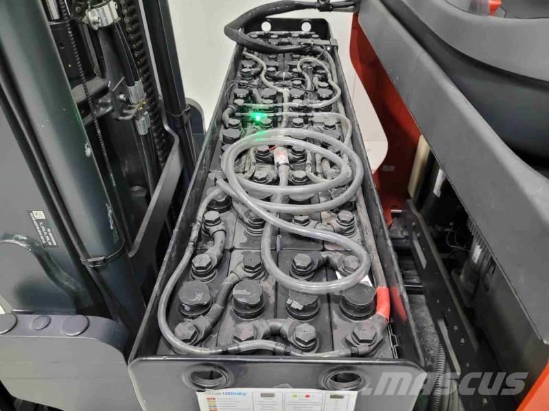 Linde R12B-01 Reach trucks