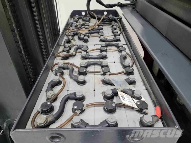 Linde R16HD-01 Reach trucks