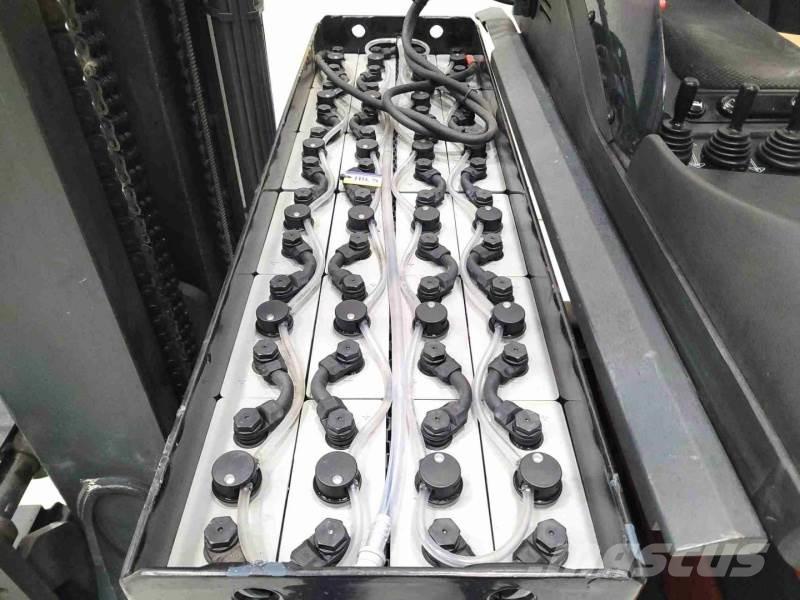 Linde R20 Reach trucks