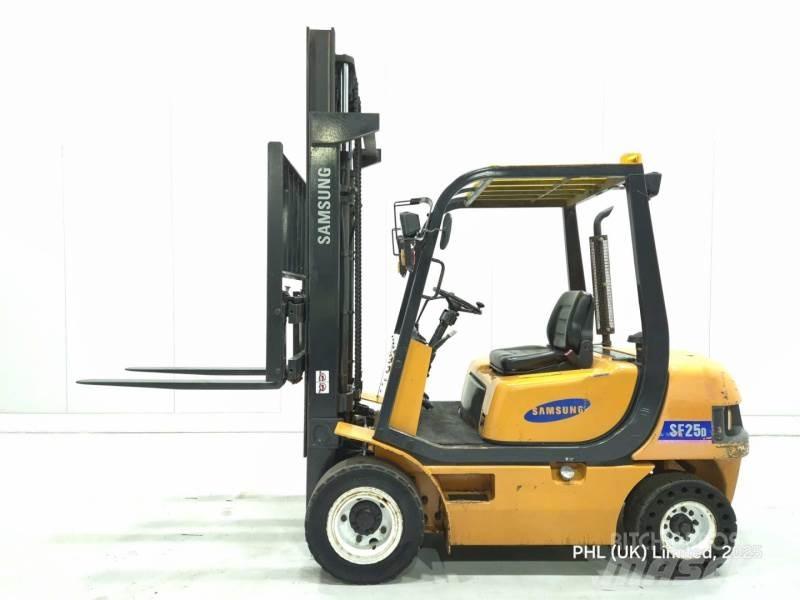 Samsung SF25D Diesel Forklifts