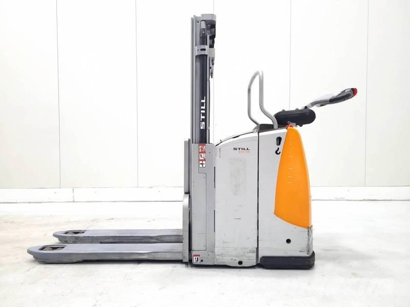 Still EXD20 Manual Pallet Stacker