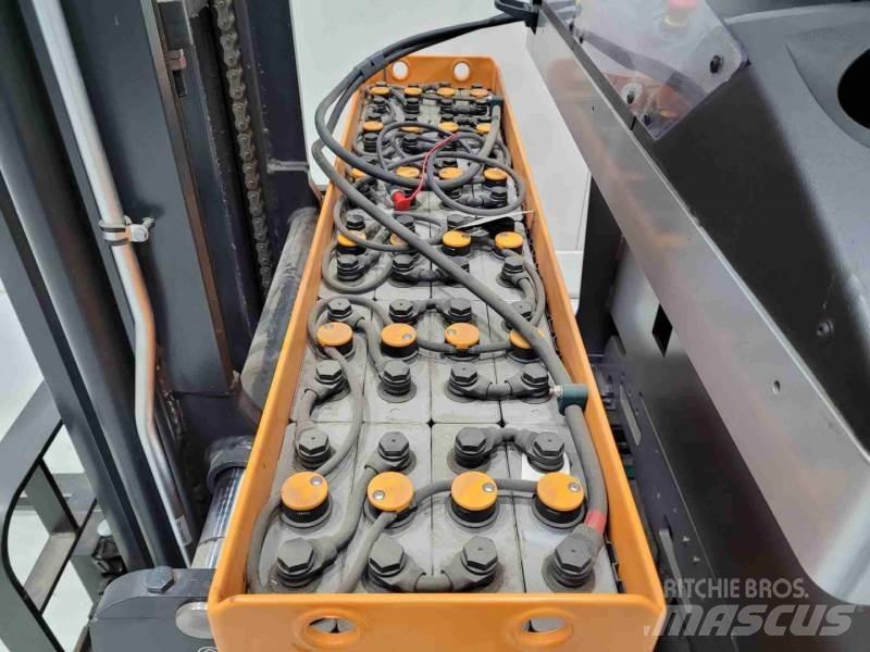 Still FM-X10 Reach trucks