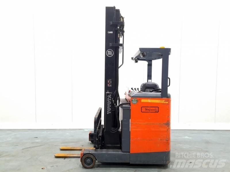 Toyota 6FBRE-12 Reach trucks