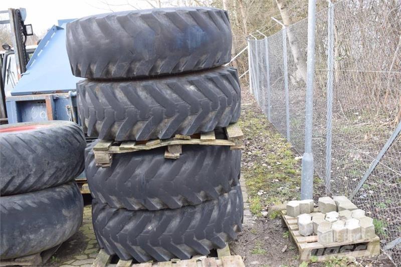 JCB 4 CX Tires, wheels and rims