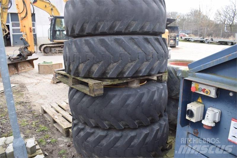 JCB 4 CX Tires, wheels and rims
