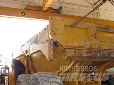 CAT 735 Tailgate Other
