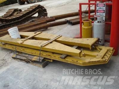 CAT 740 Tailgate Other
