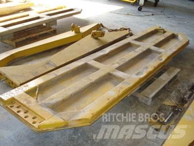 CAT 740 Tailgate Other