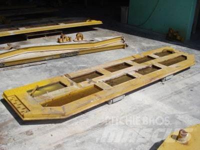 CAT 740 Tailgate Other