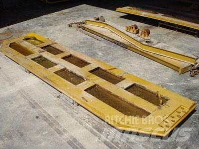 CAT 740 Tailgate Other