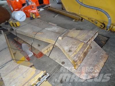 CAT 740 Tailgate Other