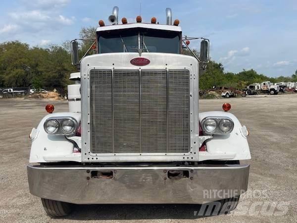 Peterbilt 359 Tow Trucks / Wreckers