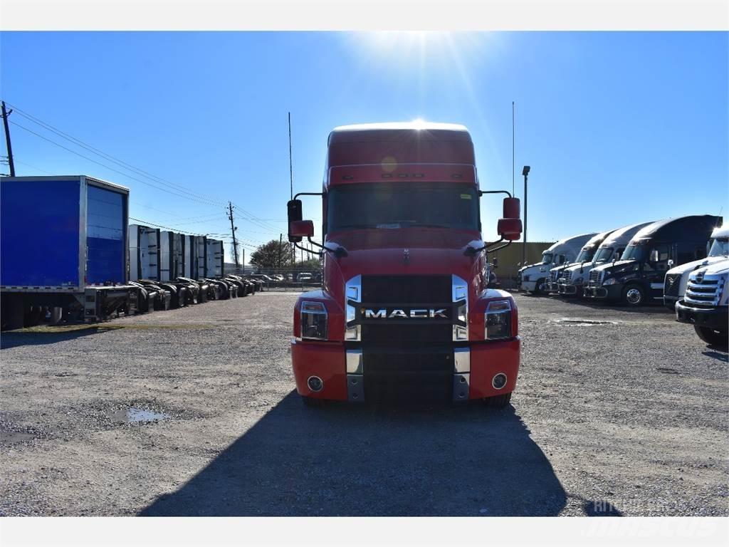 Mack ANTHEM Conventional Trucks / Tractor Trucks