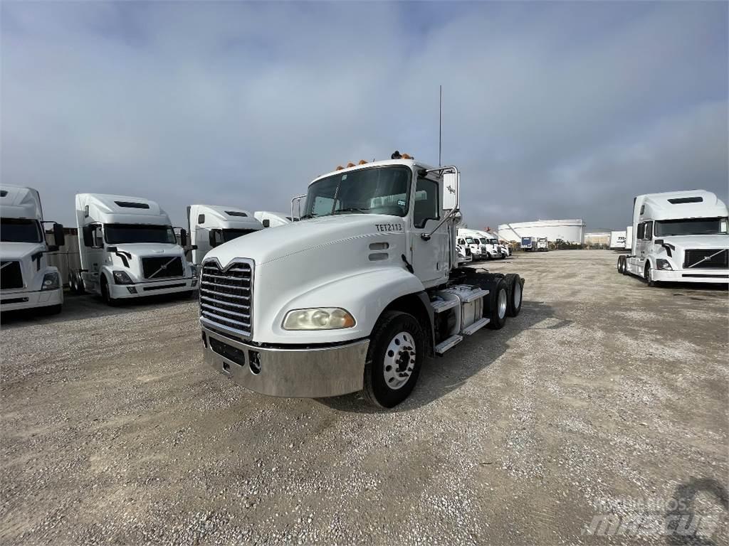 Mack CXU613 Conventional Trucks / Tractor Trucks
