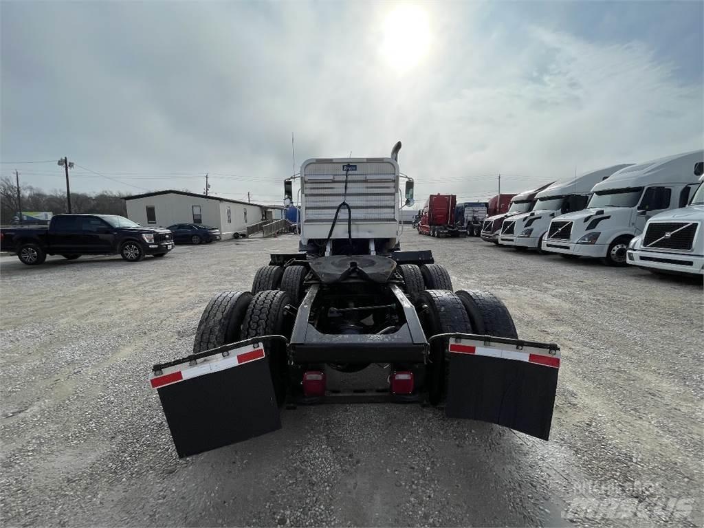 Mack CXU613 Conventional Trucks / Tractor Trucks