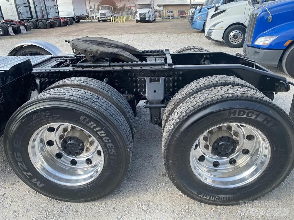 Mack GRANITE Conventional Trucks / Tractor Trucks