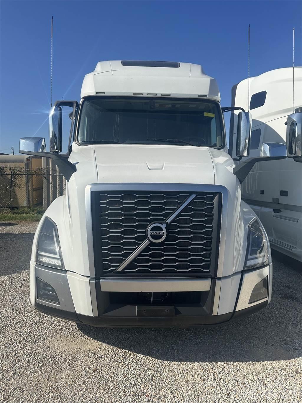Volvo 760 Conventional Trucks / Tractor Trucks