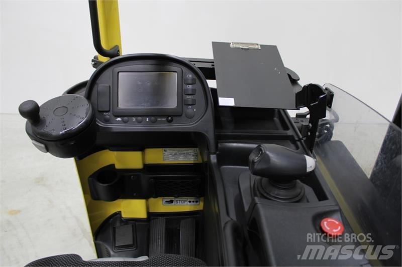 Hyster R2.5 Reach trucks