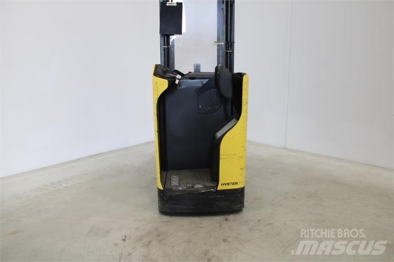 Hyster RS1.6 Self Propelled Stackers