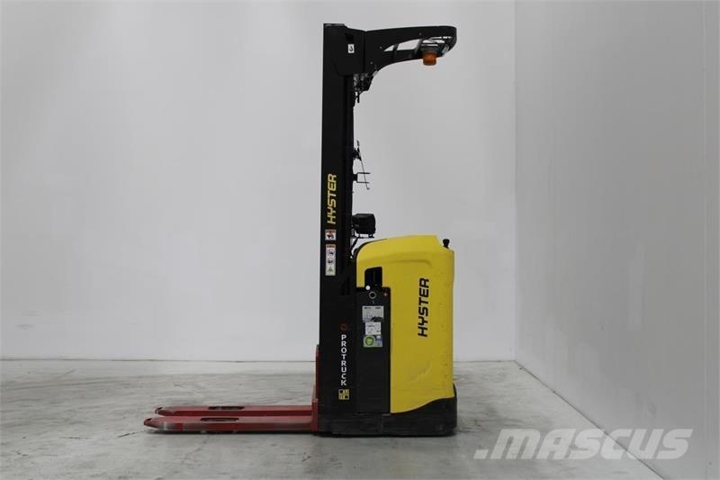 Hyster RS1.6 Self Propelled Stackers