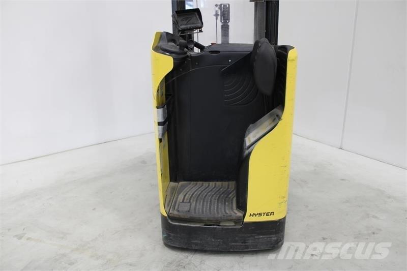 Hyster RS1.6 Self Propelled Stackers