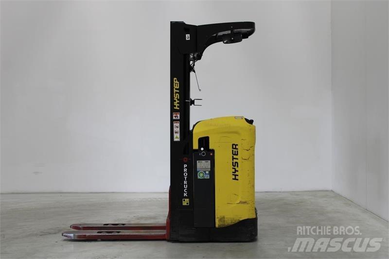 Hyster RS1.6 Self Propelled Stackers