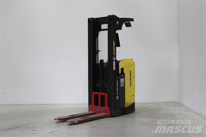 Hyster RS1.6 Self Propelled Stackers