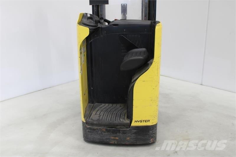 Hyster RS1.6 Self Propelled Stackers