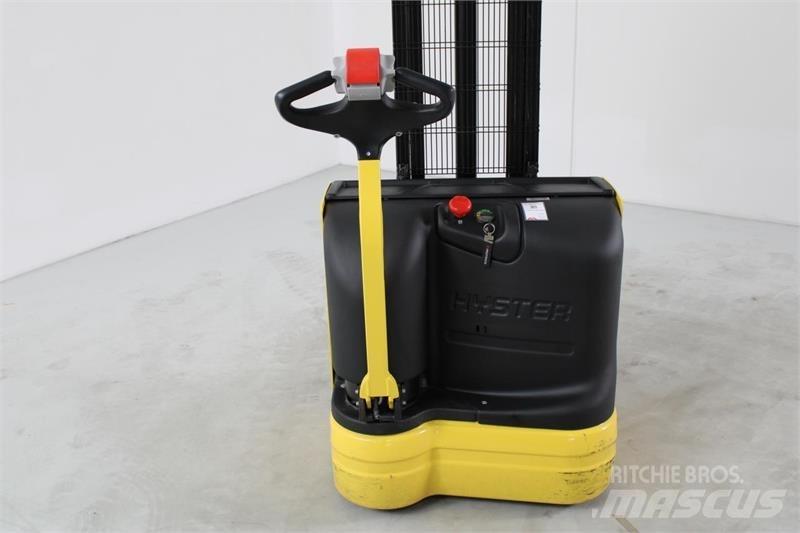 Hyster S1.0E Self Propelled Stackers