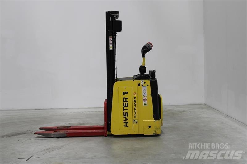 Hyster S1.5S Self Propelled Stackers