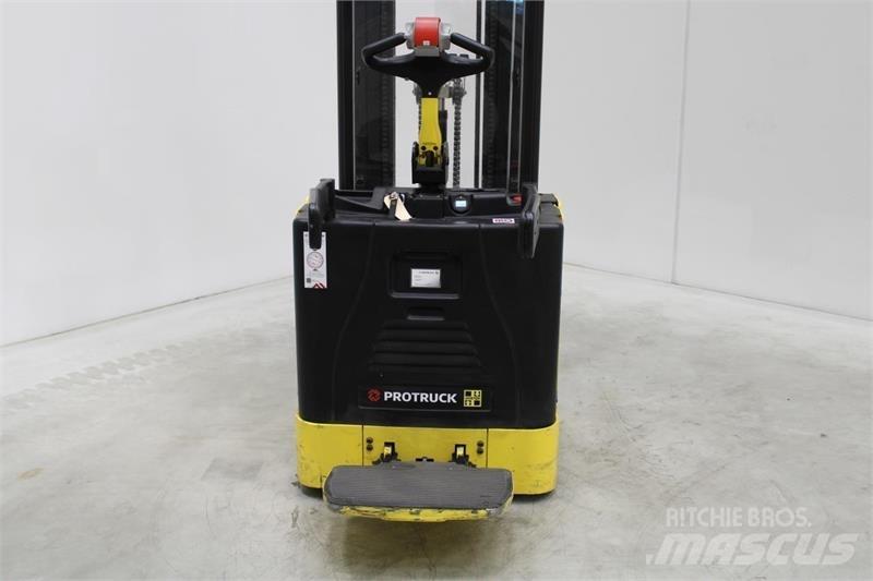 Hyster S1.5S Self Propelled Stackers