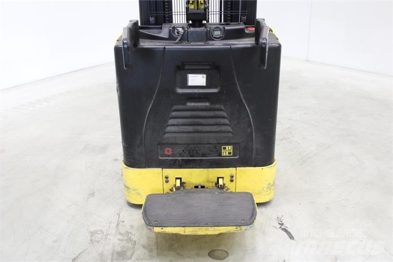 Hyster S1.5S Self Propelled Stackers