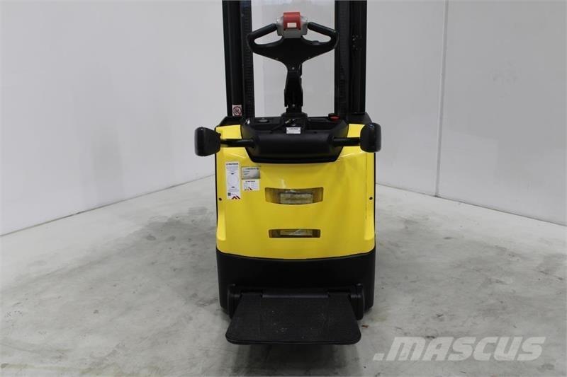 Hyster S1.6S Self Propelled Stackers