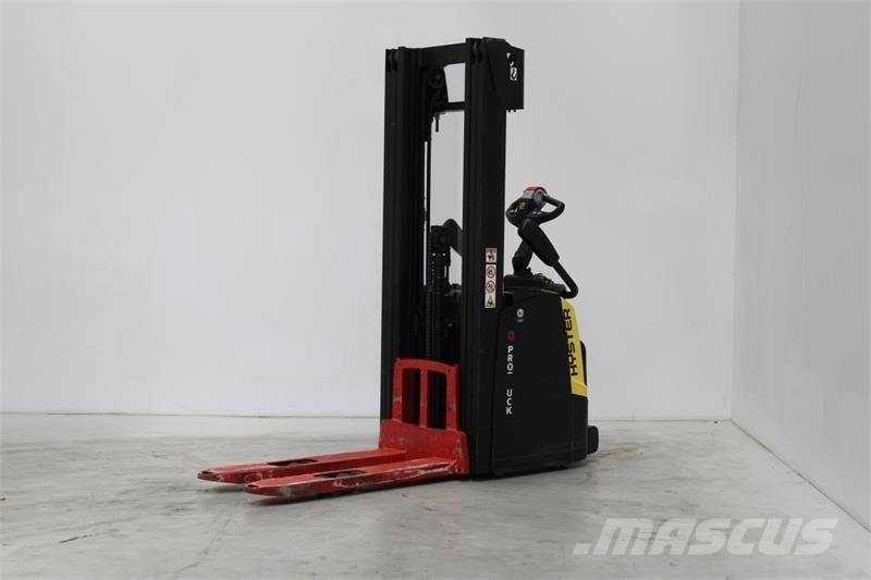 Hyster S1.6S Self Propelled Stackers