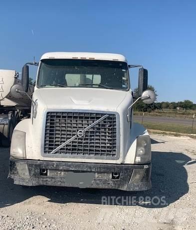 Volvo  Conventional Trucks / Tractor Trucks