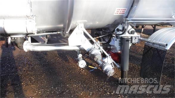 Polar ACX8 8,400 Tanker Trailers