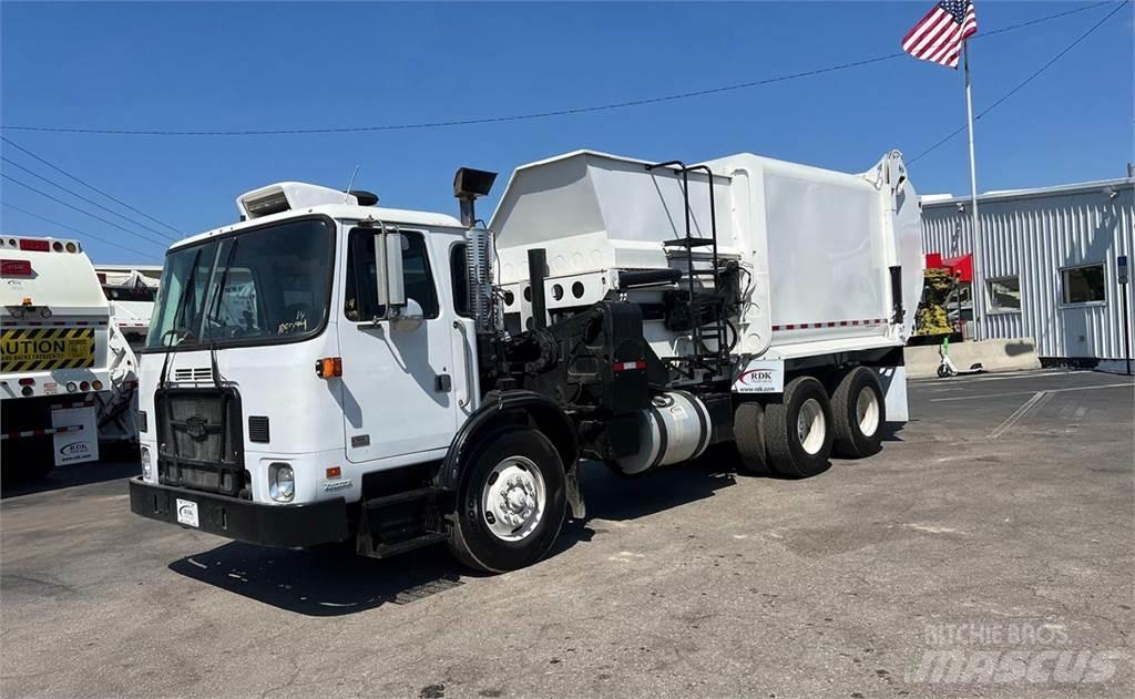 Autocar ACX Garbage Trucks / Recycling Trucks