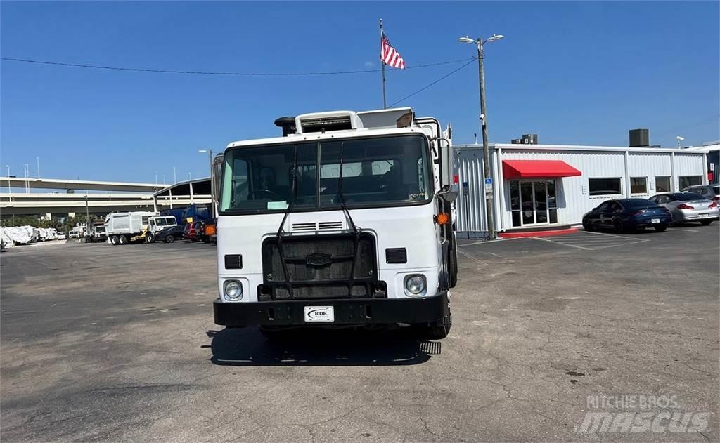 Autocar ACX Garbage Trucks / Recycling Trucks