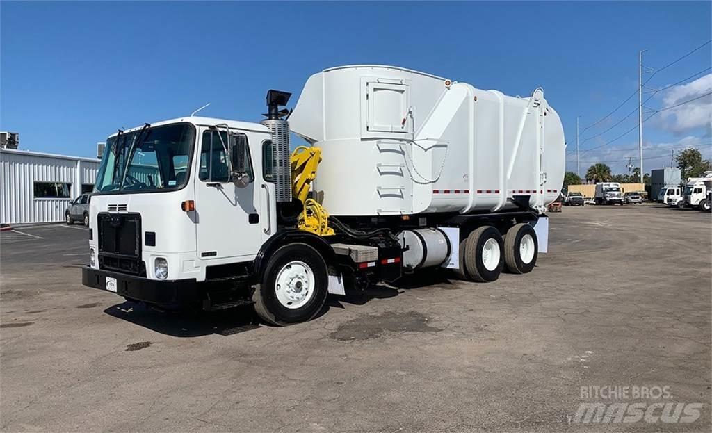 Autocar ACX64 Garbage Trucks / Recycling Trucks