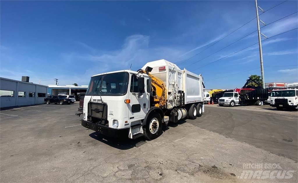 Autocar ACX64 Garbage Trucks / Recycling Trucks