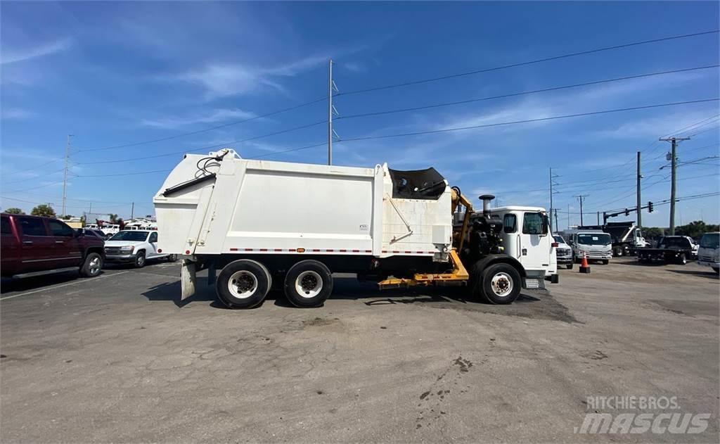 Autocar ACX64 Garbage Trucks / Recycling Trucks