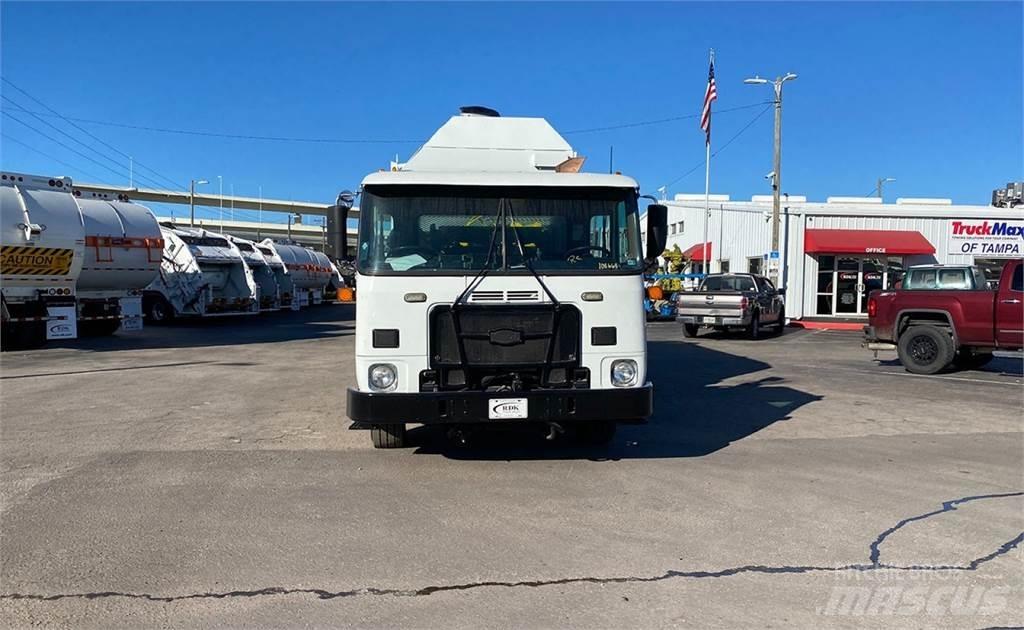 Autocar ACX64 Garbage Trucks / Recycling Trucks